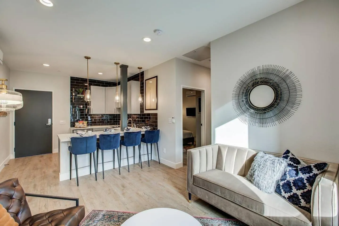 Apartment Utica 2 Bedroom 1 Bath With Full Kitchen Denver