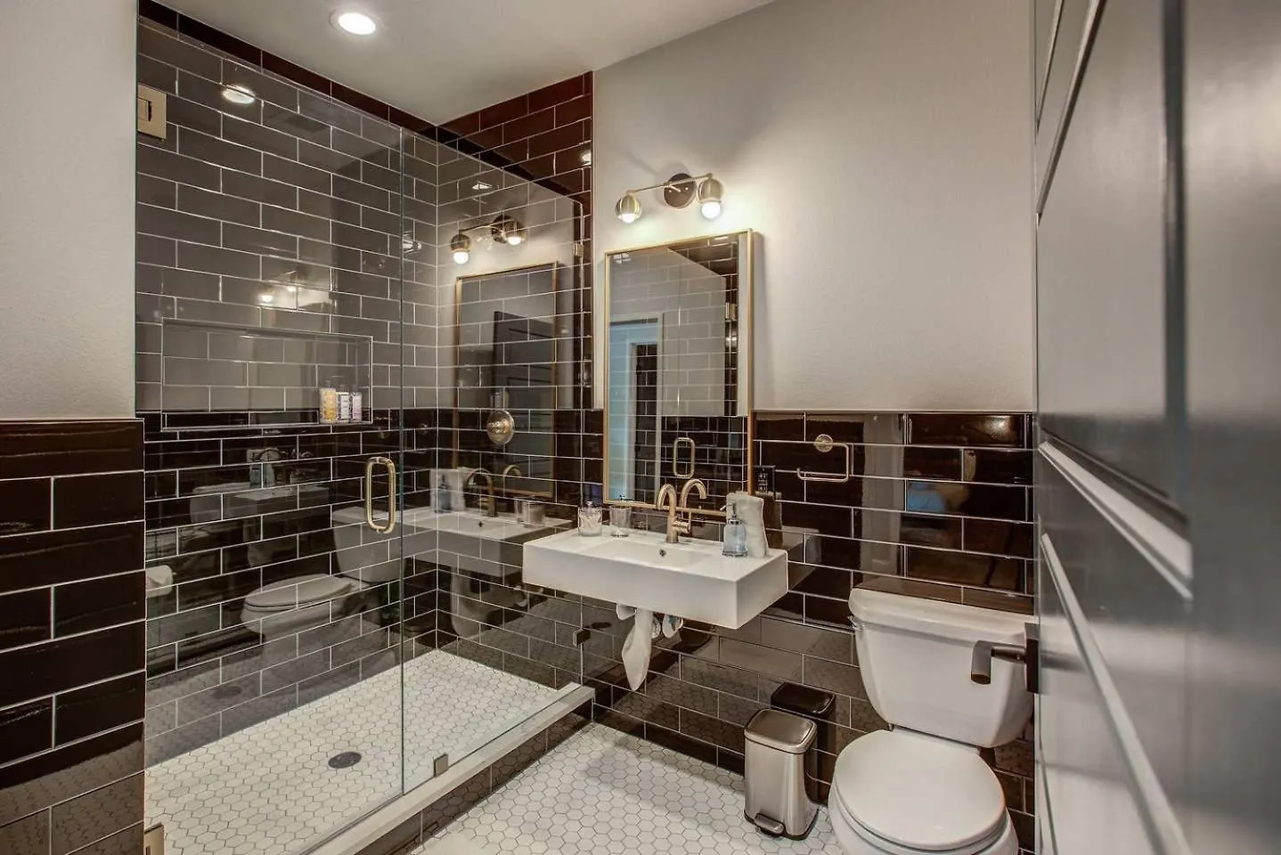 Utica 2 Bedroom 1 Bath With Full Kitchen Denver